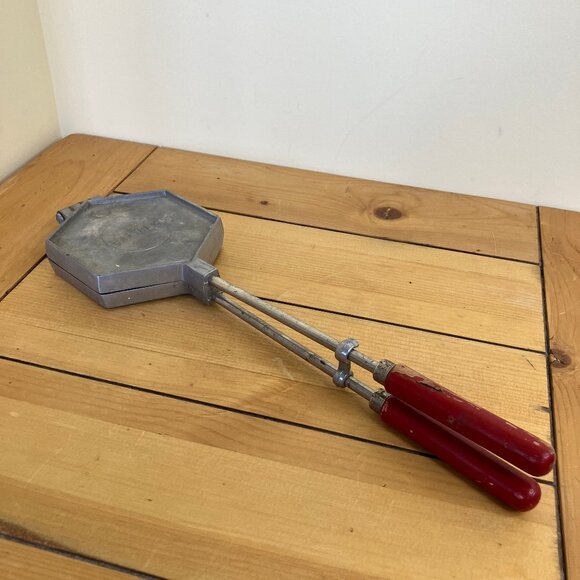 Batirex Waffle Iron Long Handles Vintage Kitchen Tool France Camping - Picture 6 of 9